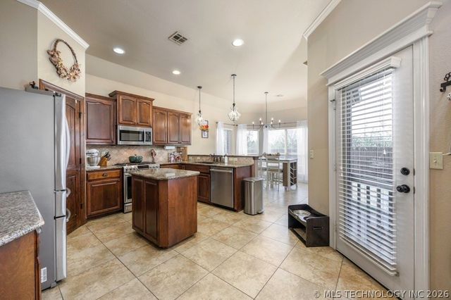 5907 Woodland Road, Bartlesville, OK 74006