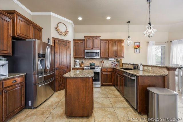 5907 Woodland Road, Bartlesville, OK 74006