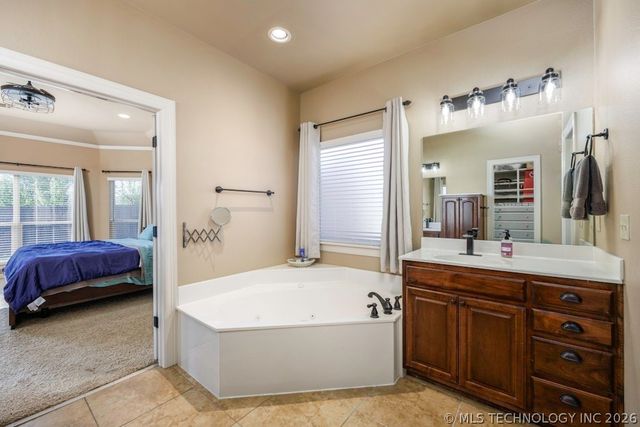 5907 Woodland Road, Bartlesville, OK 74006