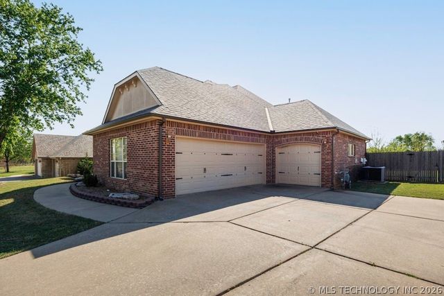 5907 Woodland Road, Bartlesville, OK 74006