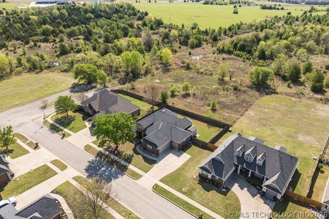 5907 Woodland Road, Bartlesville, OK 74006