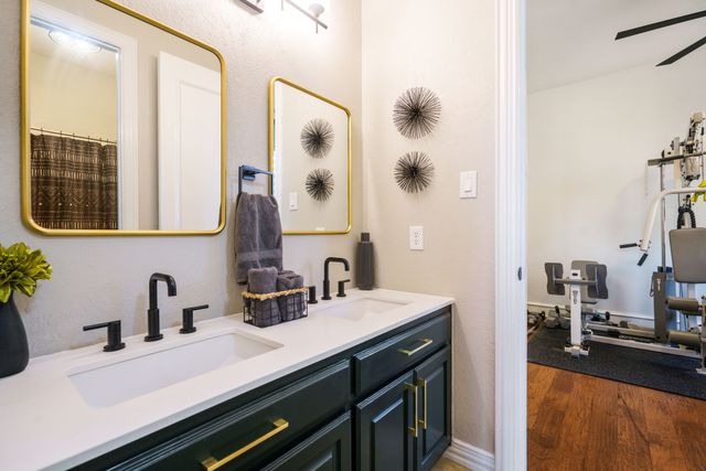 106 W Carruth Lane, Double Oak, TX 75077