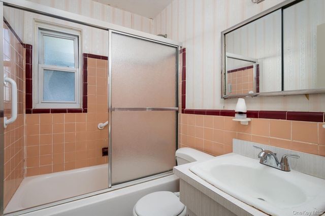 12 Westbury Avenue, Plainview, NY 11803