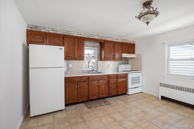 12 Westbury Avenue, Plainview, NY 11803