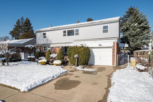 12 Westbury Avenue, Plainview, NY 11803