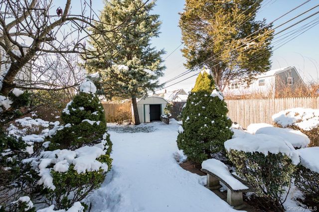 12 Westbury Avenue, Plainview, NY 11803