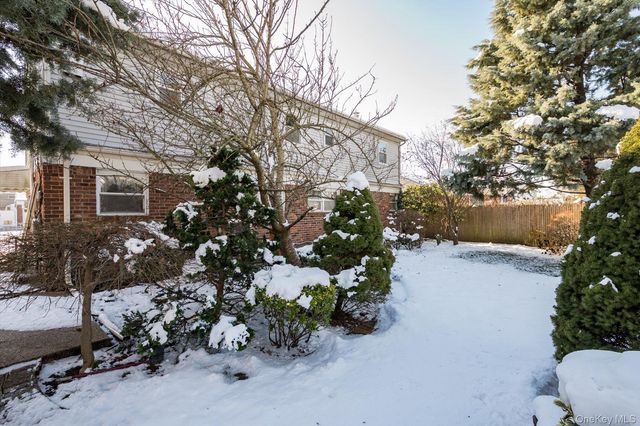 12 Westbury Avenue, Plainview, NY 11803