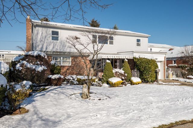 12 Westbury Avenue, Plainview, NY 11803