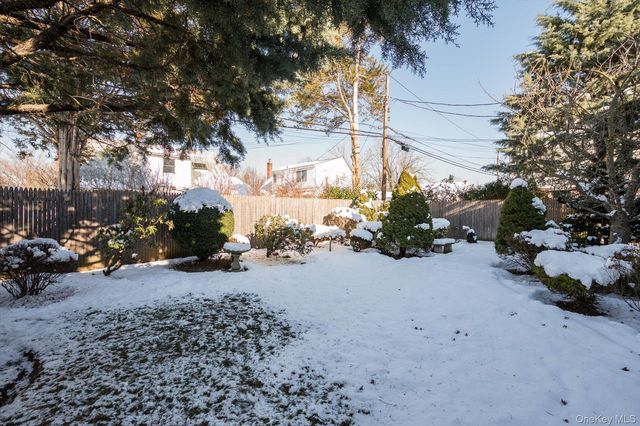 12 Westbury Avenue, Plainview, NY 11803