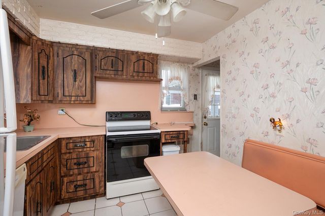 12 Westbury Avenue, Plainview, NY 11803