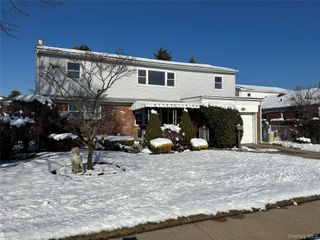 12 Westbury Avenue, Plainview, NY 11803