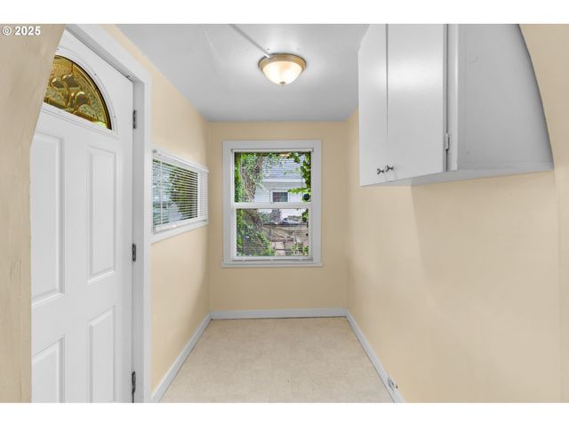 3236 Se YAMHILL St, Portland, OR 97214