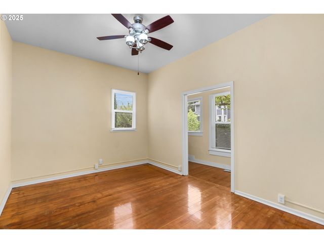 3236 Se YAMHILL St, Portland, OR 97214