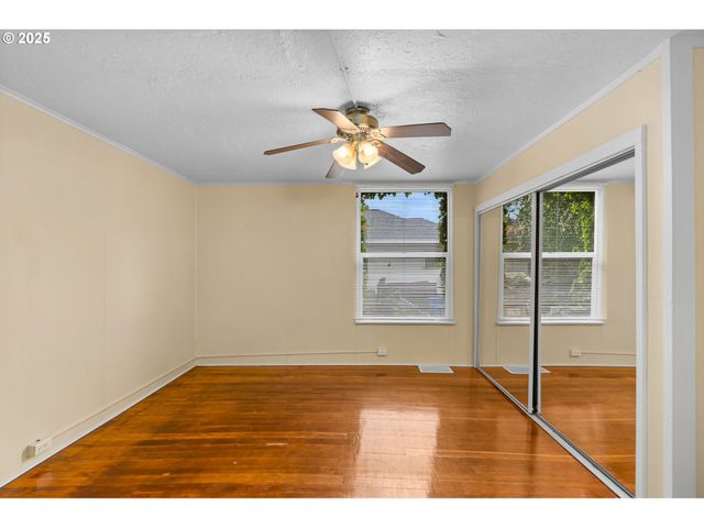 3236 Se YAMHILL St, Portland, OR 97214