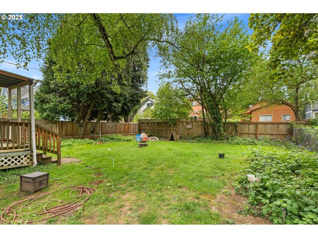 3236 Se YAMHILL St, Portland, OR 97214