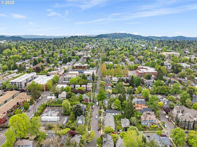 3236 Se YAMHILL St, Portland, OR 97214