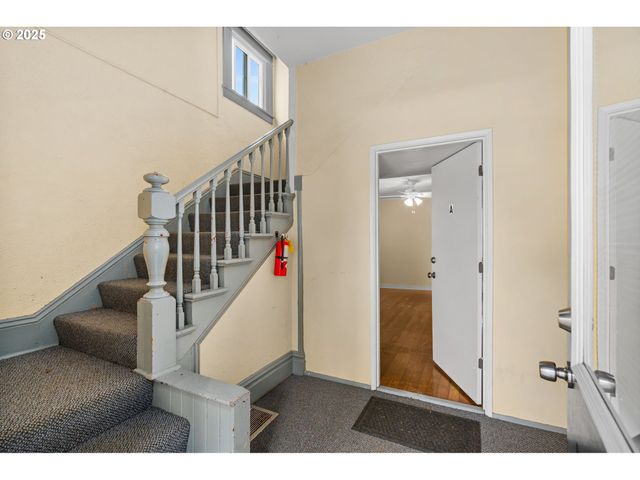 3236 Se YAMHILL St, Portland, OR 97214