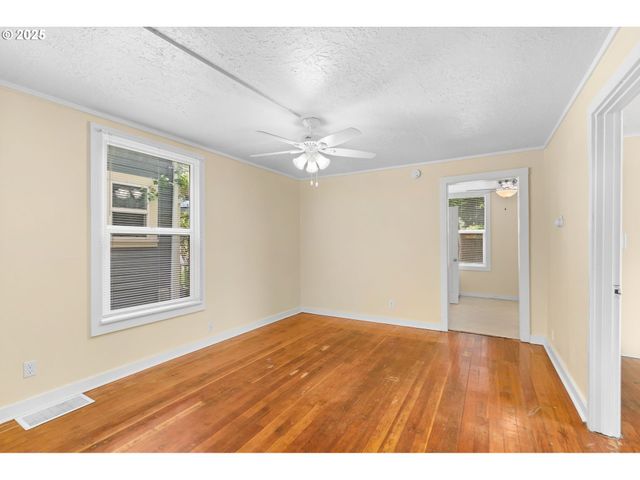 3236 Se YAMHILL St, Portland, OR 97214