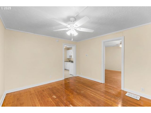 3236 Se YAMHILL St, Portland, OR 97214