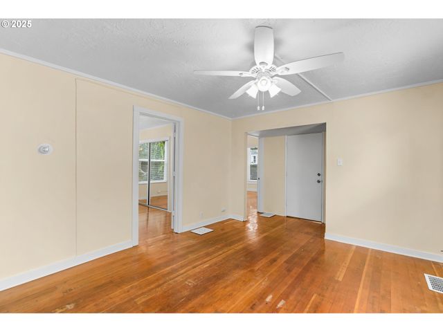 3236 Se YAMHILL St, Portland, OR 97214