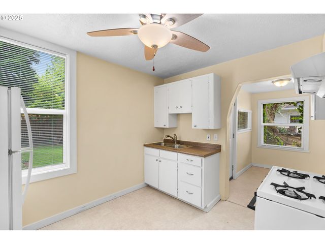 3236 Se YAMHILL St, Portland, OR 97214