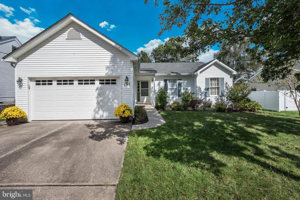 137 SKIPPER RD, Manahawkin, NJ 08050