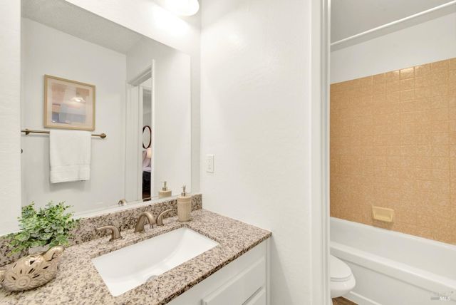 3495 Valle Verde Dr, Napa, CA 94558