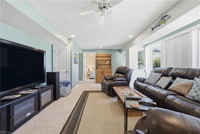 336 Whiting LN, Virginia Beach, VA 23456