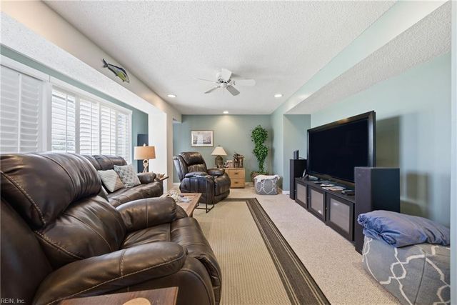 336 Whiting LN, Virginia Beach, VA 23456