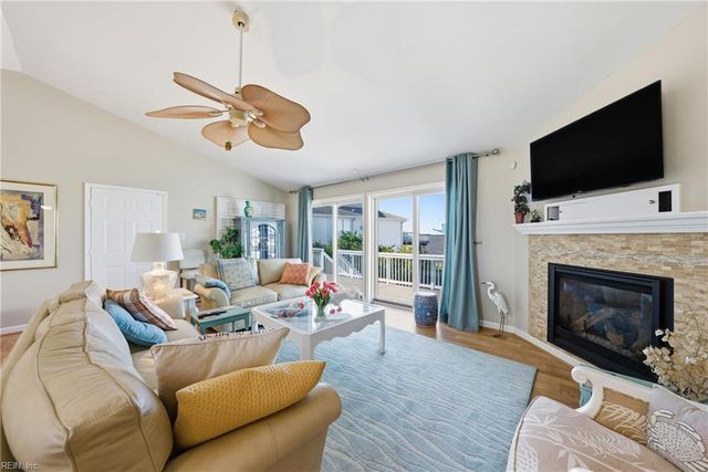 336 Whiting LN, Virginia Beach, VA 23456