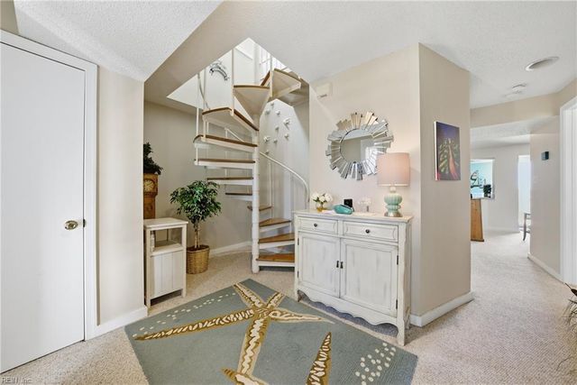 336 Whiting LN, Virginia Beach, VA 23456