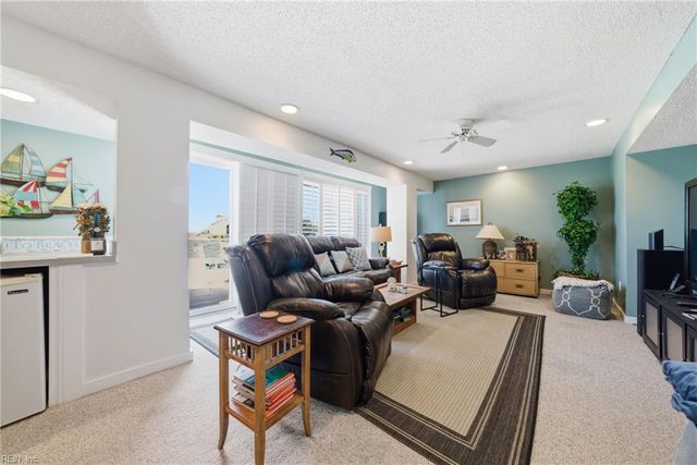 336 Whiting LN, Virginia Beach, VA 23456