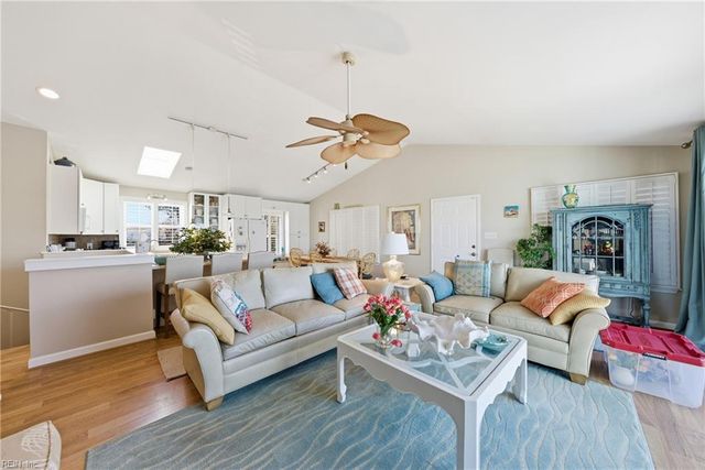 336 Whiting LN, Virginia Beach, VA 23456