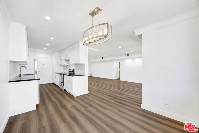 11970 Montana Avenue 110, Los Angeles, CA 90049