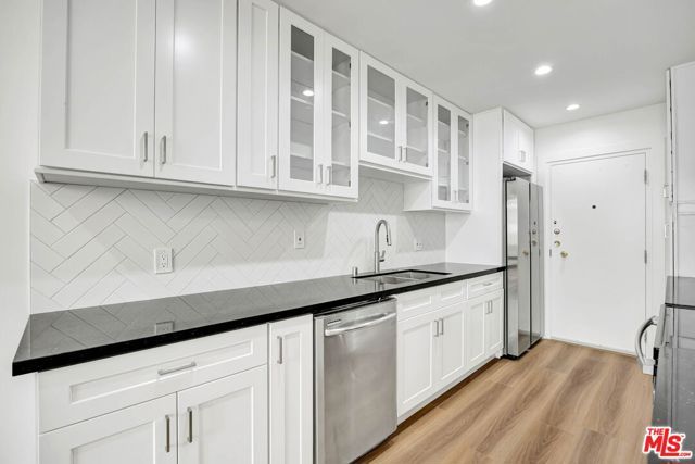 11970 Montana Avenue 110, Los Angeles, CA 90049