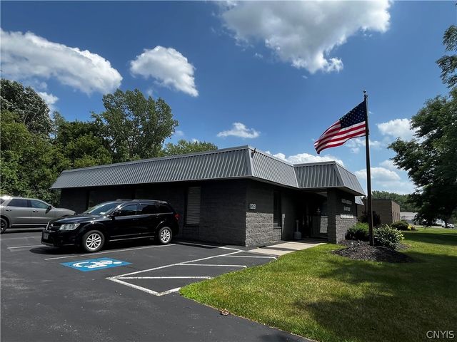 128 Metropolitan Park Drive, Salina, NY 13088