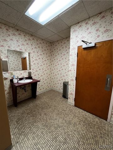 128 Metropolitan Park Drive, Salina, NY 13088