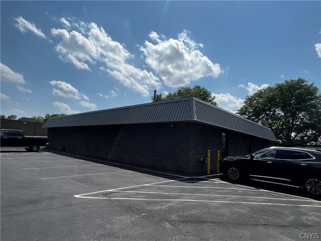 128 Metropolitan Park Drive, Salina, NY 13088