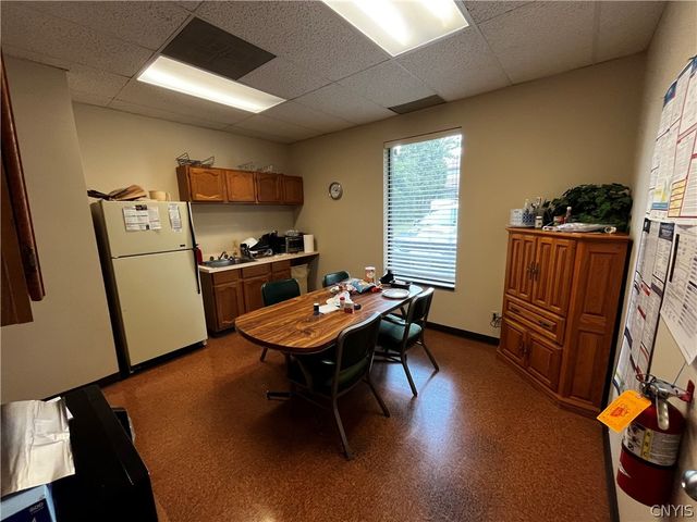128 Metropolitan Park Drive, Salina, NY 13088