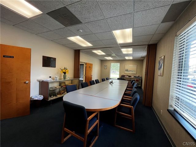 128 Metropolitan Park Drive, Salina, NY 13088