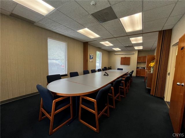 128 Metropolitan Park Drive, Salina, NY 13088