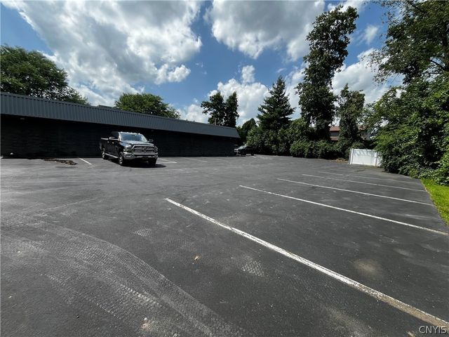 128 Metropolitan Park Drive, Salina, NY 13088