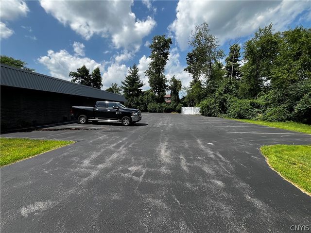 128 Metropolitan Park Drive, Salina, NY 13088