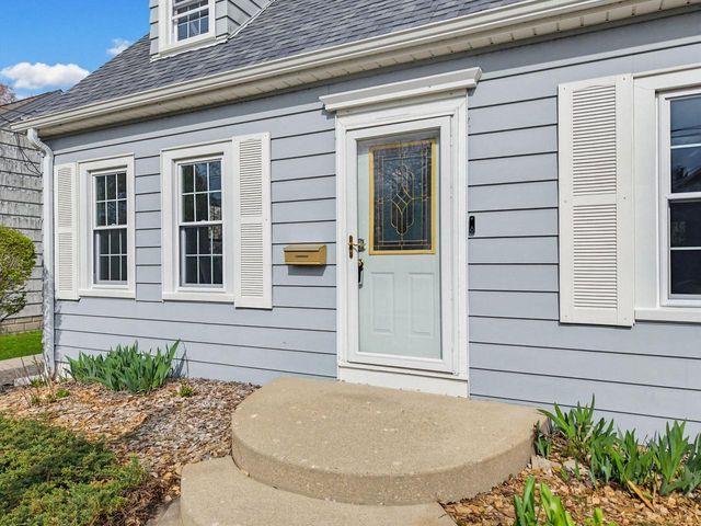 7731 7th AVENUE, Kenosha, WI 53143