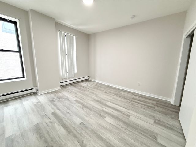 9 Ruggles 4, Boston, MA 02119