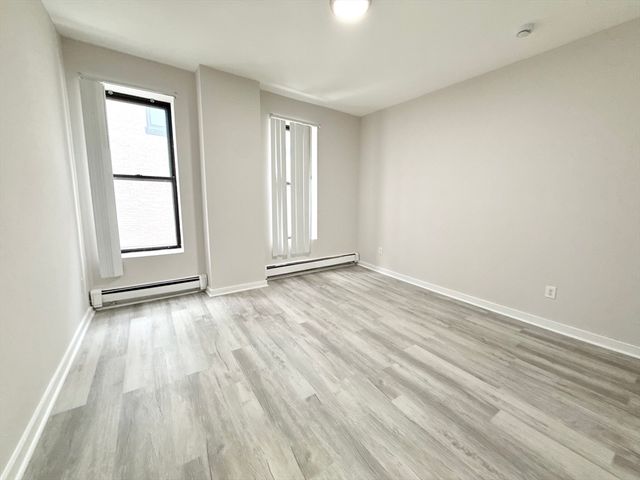 9 Ruggles 4, Boston, MA 02119