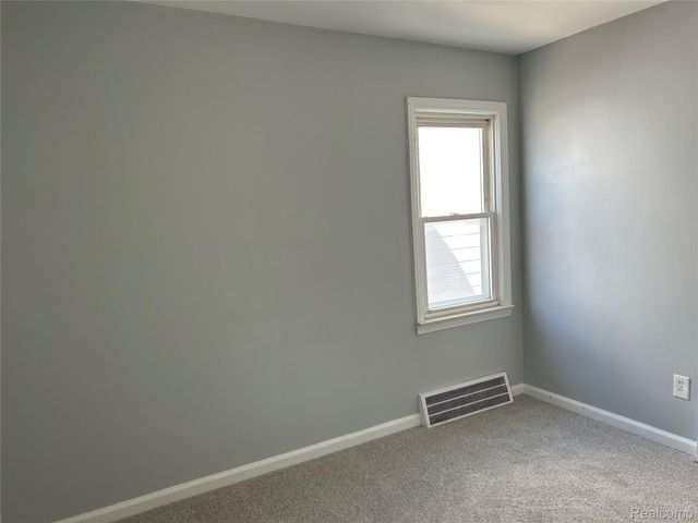 7546 Sterling, Center Line, MI 48015