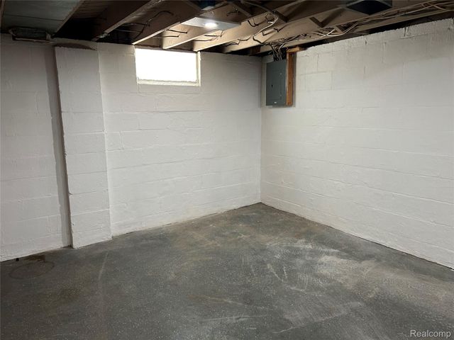 7546 Sterling, Center Line, MI 48015