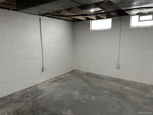 7546 Sterling, Center Line, MI 48015