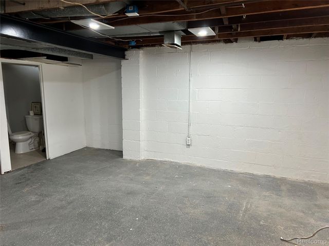 7546 Sterling, Center Line, MI 48015